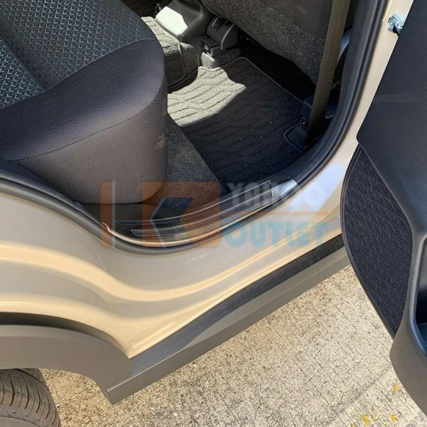 大放出セール トヨタ ライズ RAIZE A200A/210A型 2019年 スカッフプレート サイド ステップガード ステップカバー ガーニッシュ ステンレス製 滑り止め 4P 4698 |  | 02