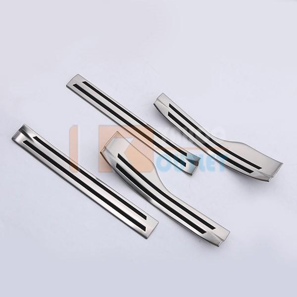 大放出セール トヨタ ライズ RAIZE A200A/210A型 2019年 スカッフプレート サイド ステップガード ステップカバー ガーニッシュ ステンレス製 滑り止め 4P 4698 |  | 04