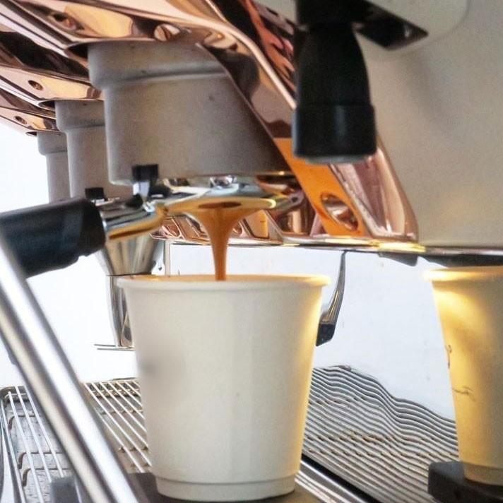 断熱ホワイト2重 10オンス 紙カップ ＆ ホット用黒蓋 100個セット テイクアウト 紙コップ 蓋 フタ付き おしゃれ EC57 |  | 12