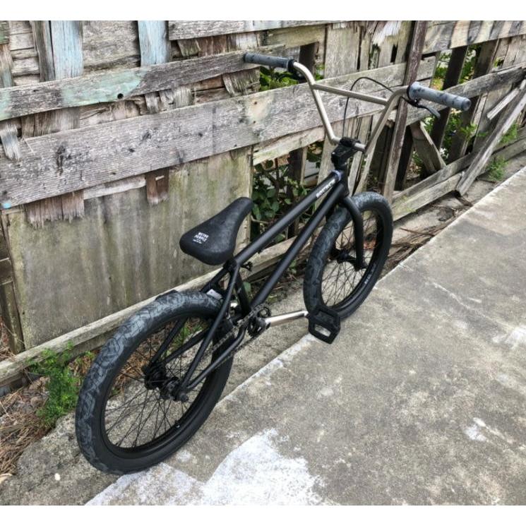 自転車 20インチ BMX STRET 限定FACTORY CUSTOM ATRO STYLE / TRUST