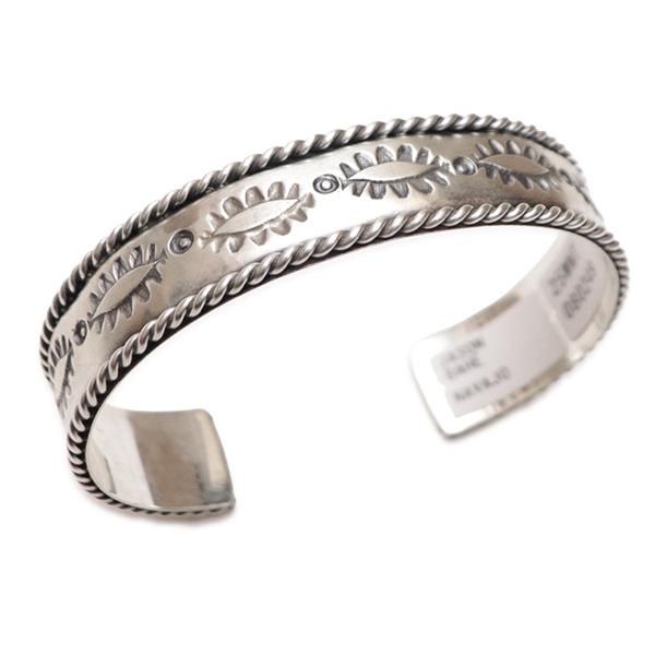 ジェイソン・バヘ【Jason Bahe】NAVAJO 080249 バングル シルバーアクセサリー インディアンジュエリー ナバホ族 ユニセックス アクセサリー ギフト | 