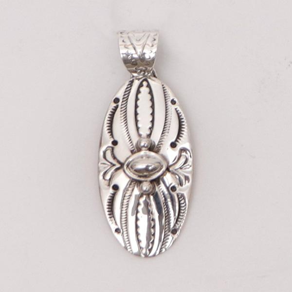 ジェネバラモーン【Geneva Ramone】NAVAJO 110118 シルバーアクセサリー インディアンジュエリー ペンダント ナバホ族 ユニセックス トップのみ ギフトの画像