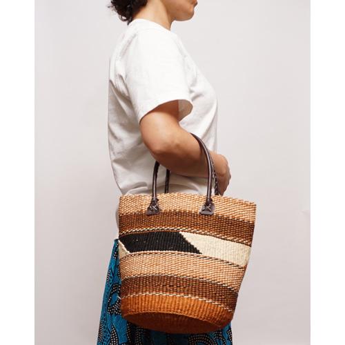 アフリカ ハンドメイド サイザル 麻 かご バッグ 持ち手 革 レザー ケニア アフリカ ケニア サイザルバッグ レザーハンドル 伝統柄 Mサイズ No.16