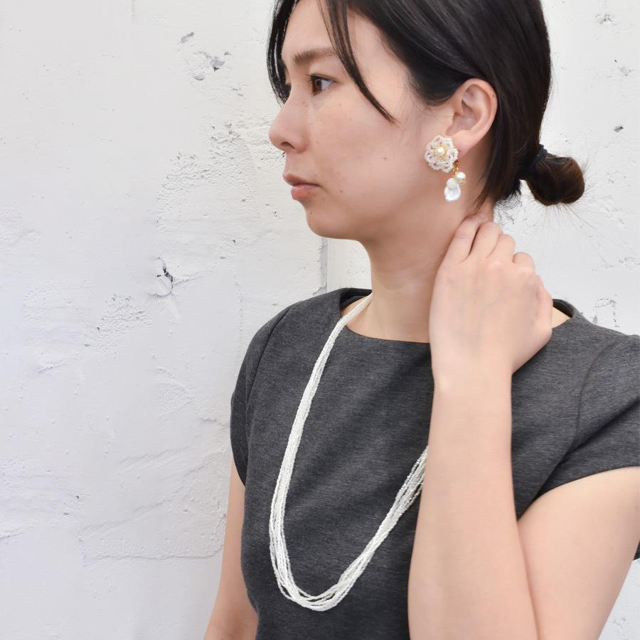 アクセサリーキット ワイヤーフラワーのピアス ゴールド ガラス ビーズ