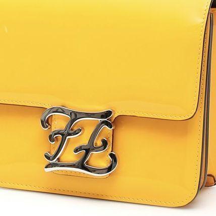 FENDI カリグラフィ エナメル ショルダーバッグ イエロー