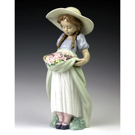リヤドロ（Lladro リアドロ 陶器人形 置物） 花と少女 たくさん摘めたよ#ldr-6756 :ldr-6756:ボンドストリート - 通販 - Yahoo!ショッピング