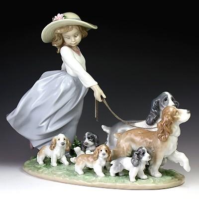 リヤドロ（Lladro リアドロ 陶器人形 置物） 犬と少女 仔犬たちの行進