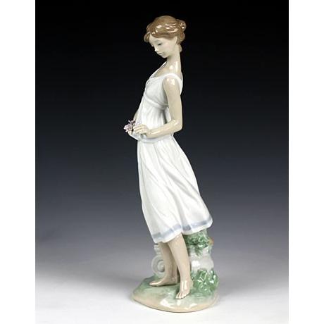 リヤドロ（Lladro リアドロ 陶器人形 置物） 花と少女 女神へ捧げる