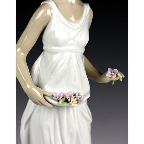 リヤドロ（Lladro リアドロ 陶器人形 置物） 花と少女 女神へ捧げる