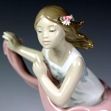 リヤドロ（Lladro リアドロ 陶器人形 置物） 少女 穏やかな風#ldr-8585