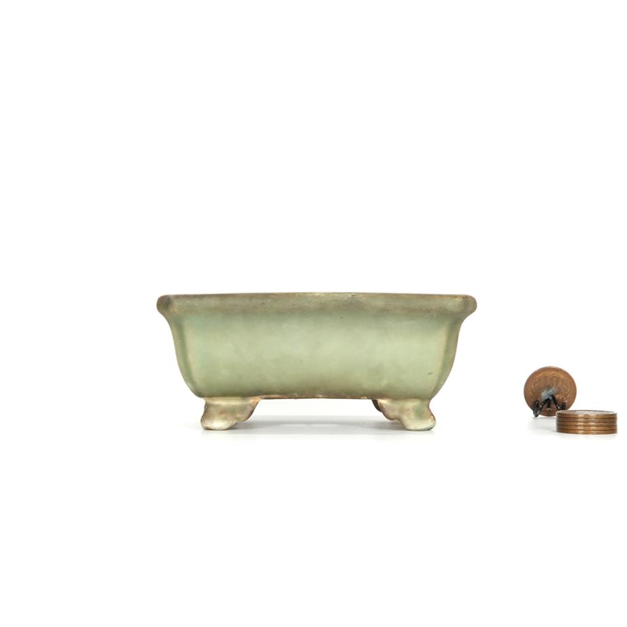 青磁釉外縁隅入雲足長方　　横幅12.6cm_2