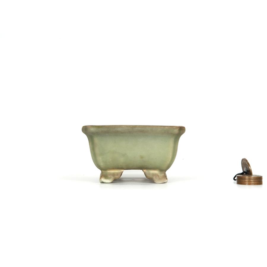 青磁釉外縁隅入雲足長方　　横幅12.6cm_3