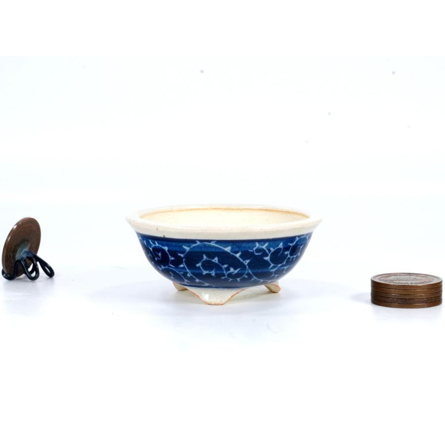 染付反縁切足丸　　横幅6.7cm