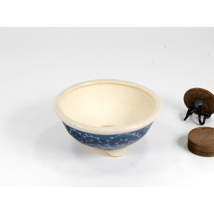 染付反縁切足丸　　横幅6.7cm