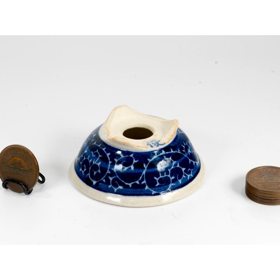 染付反縁切足丸　　横幅6.7cm