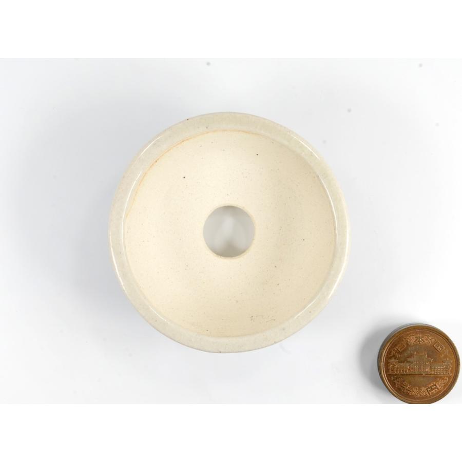 染付反縁切足丸　　横幅6.7cm