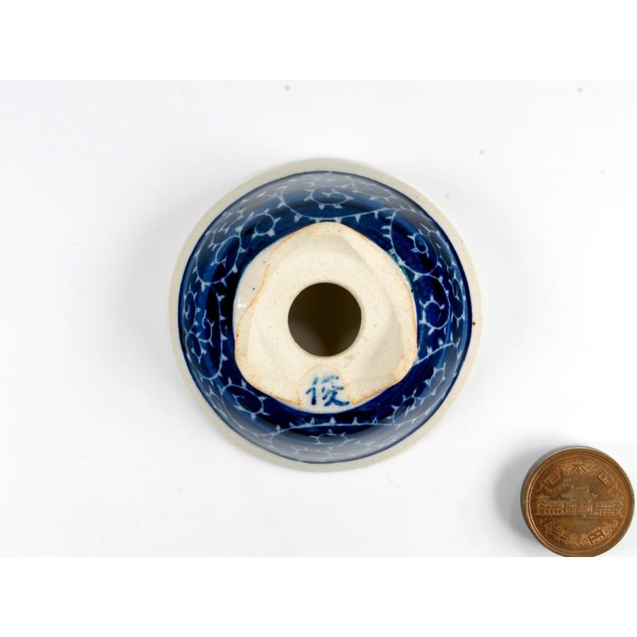 染付反縁切足丸　　横幅6.7cm