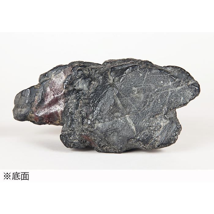 黒い水石 加茂川紅流し石 木製台座付き鑑賞石 自然石 天然石 鉱物 置物 黒い水石 加茂川紅流し石 木製台座付き鑑賞石 自然石 天然石