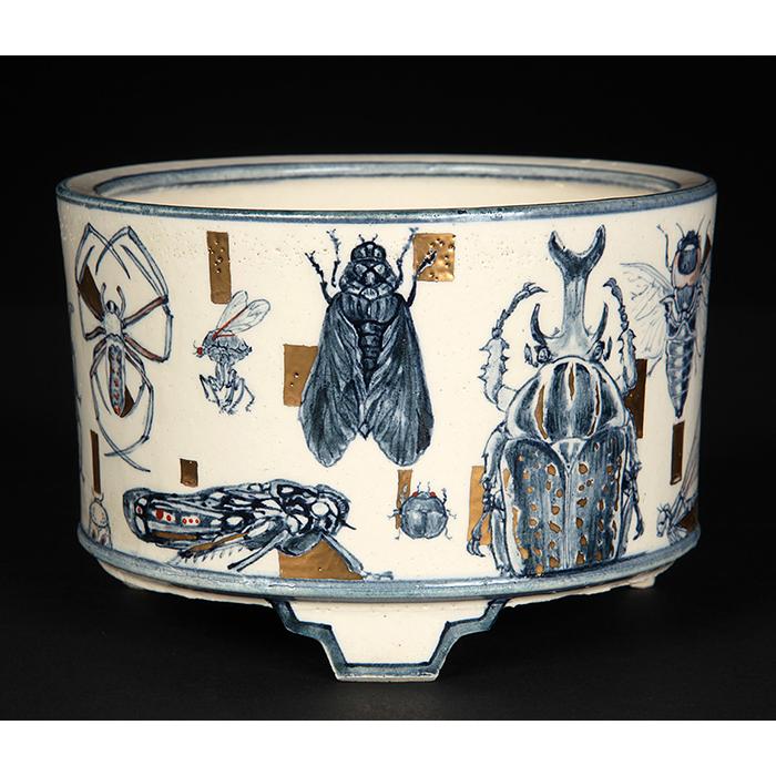 清宮図を刻絵紫砂の鉢  盆栽鉢  植木鉢 小品盆栽鉢 大品盆栽鉢 七代渋草柳造染付昆虫図丸鉢 盆栽鉢 鉢 植木鉢 盆器 作家鉢 bonsaipot