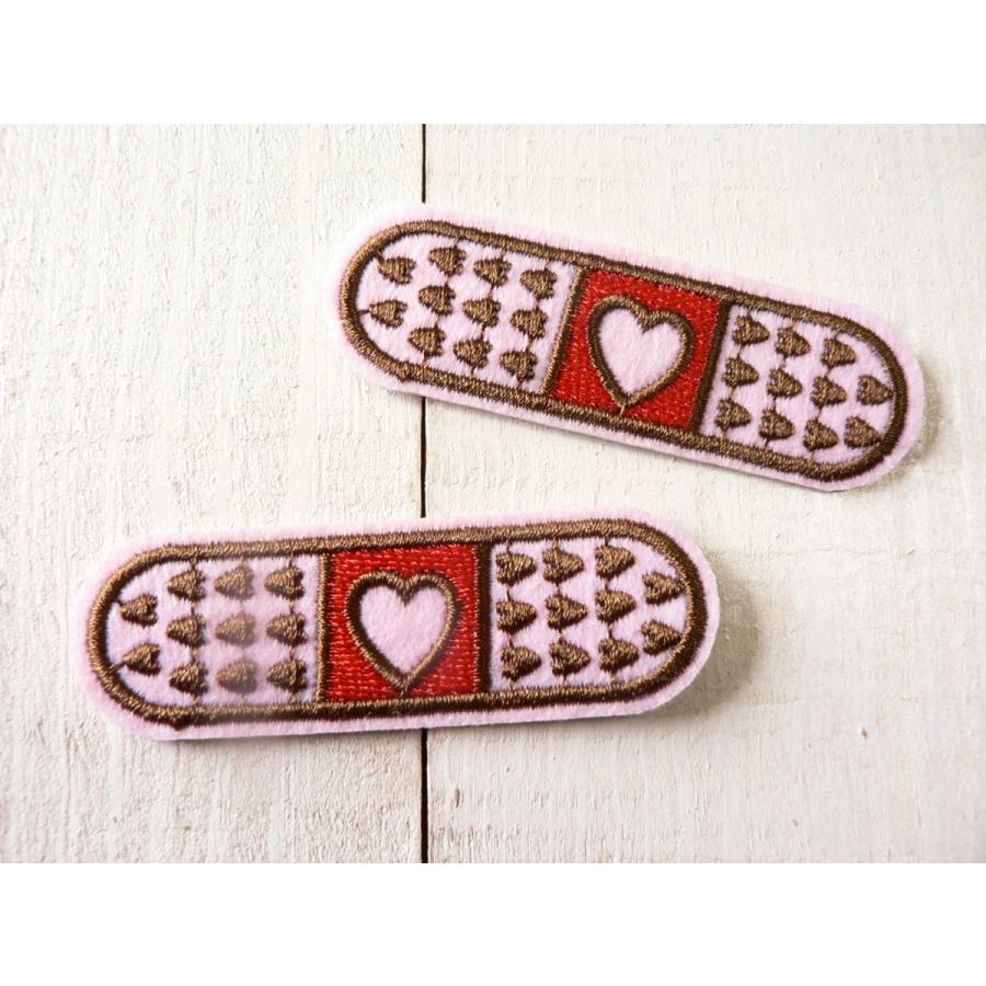 ワッペン 絆創膏 バンソウコウ ハート2枚 傷隠し？ アイロンワッペン