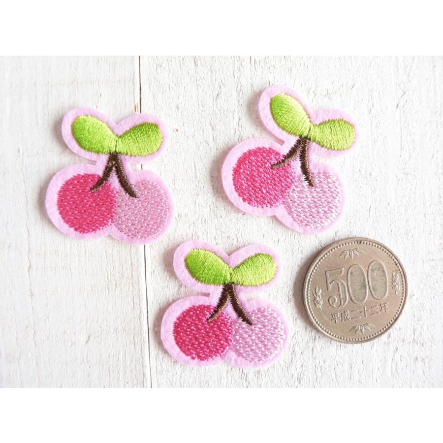 さくらんぼワッペン(ベッツィジンジャー)チェリー柄生地