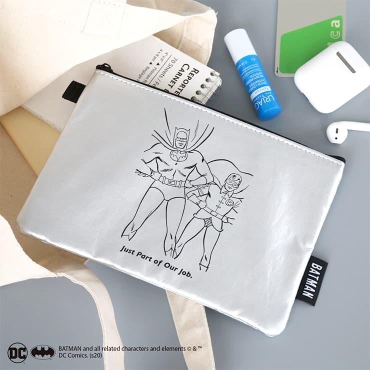 ポーチ バットマン Batman ポーチ アメコミ 小物入れ コスメポーチ コミカルアート シュール ブラック シルバー ロビン カラーレス シンプル クール 男女兼用 お W Bm014 バッグ エプロン ブギウギストア 通販 Yahoo ショッピング