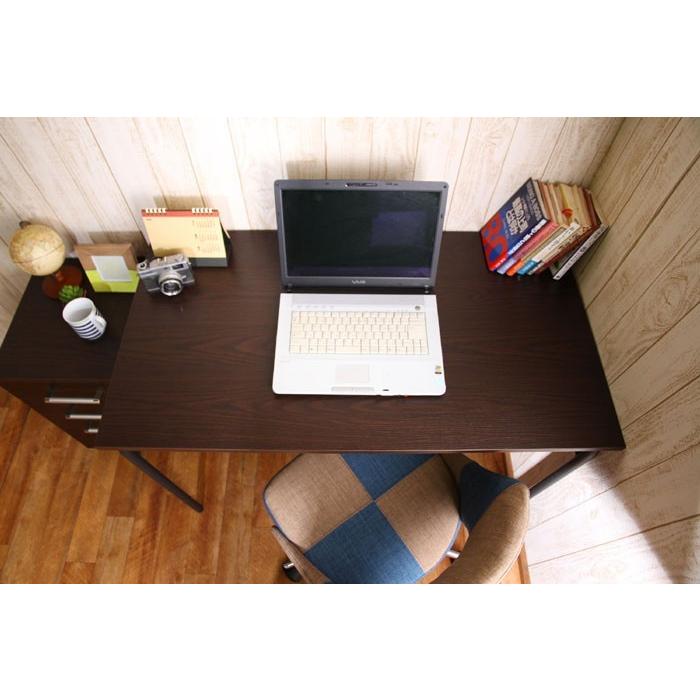 b spaces table and chairs