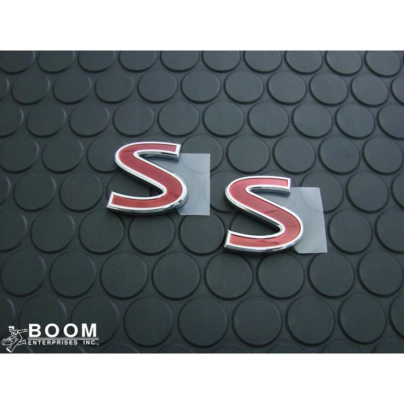 輸出仕様パーツ サイド S（レッド）エンブレム ニッサン スカイライン