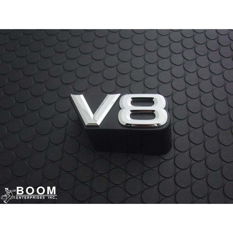 シルバー 円形 ロゴ付き 金属製 輸出仕様パーツ V8 エンブレム トヨタ ハイラックスサーフ 後期 215系