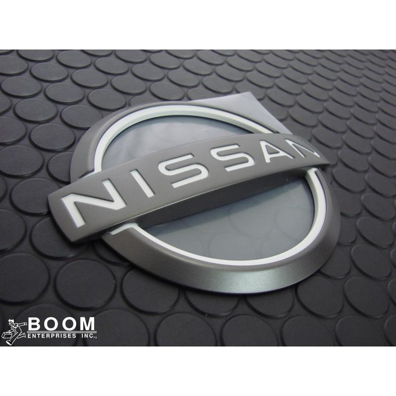 日産　デカロゴエンブレム 日産 ニッサン NISSAN デカロゴエンブレム 純正品 - メルカリ