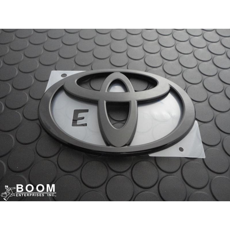 トヨタ純正パーツ リア トヨタマーク ブラック（艶あり）トヨタ ヤリス