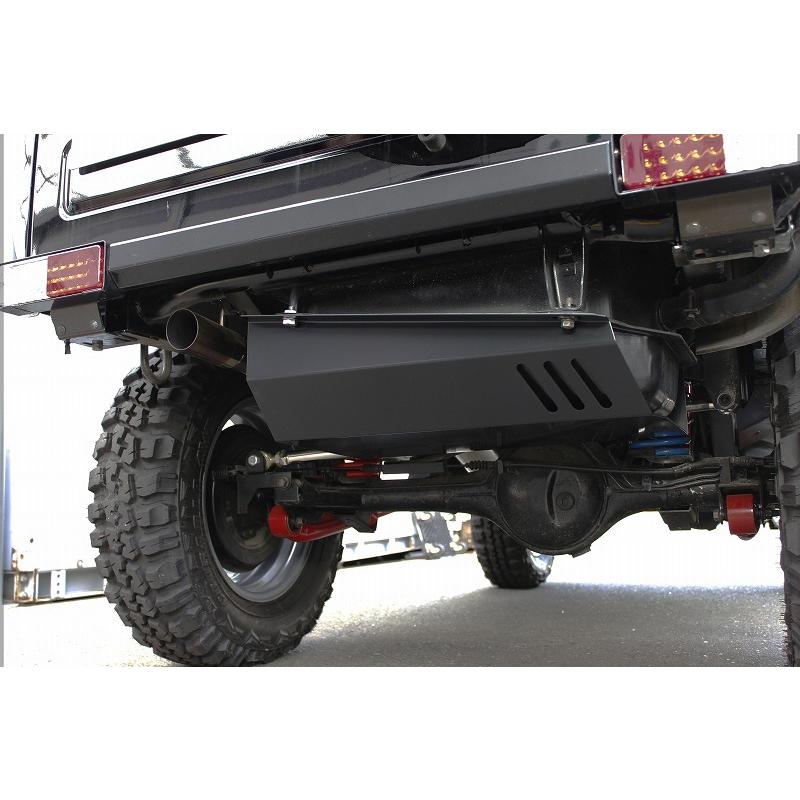 Motor Farm (モーターファーム)  ジムニー JA71/11/12/22/JB31/32 タンクガード　ハイテン鋼 ブラック (スリットあり) | Motor Farm | 01