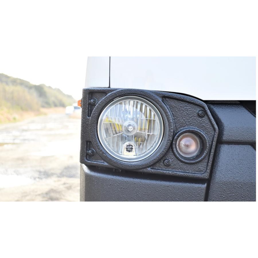 LIF トヨタ ハイエースバン DX 200系4型- 車中泊仕様コンプリートカスタム 標準ボディ/標準ルーフ 丸目 ウッドパネル ベッド ソファ テーブル ダウンライトの画像