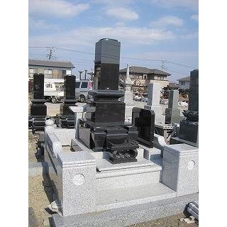 墓石 黒御影石(インド産) 石塔1尺30cm 外柵180cm角 高さ2.0m 墓石 黒御影石(インド産) 石塔1尺30cm 外柵180cm角 高さ2.0m