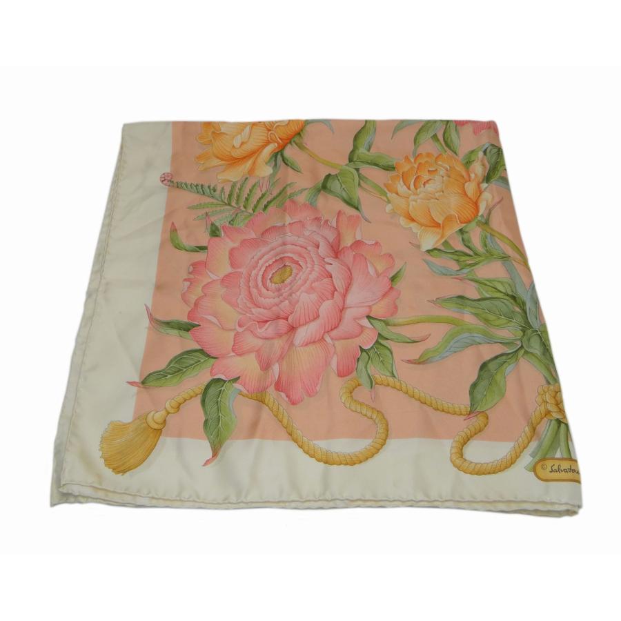 Salvatore Ferragamo シルクスカーフ 花柄　65×65センチ フェラガモ Salvatore Ferragamo/スカーフ 花柄 アイボリー
