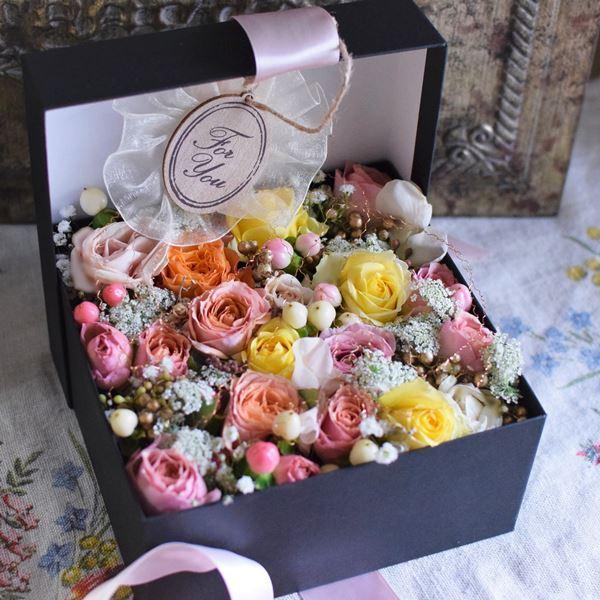 バラと季節の花でつくるフラワーボックス おしゃれな誕生日プレゼントや母の日 女性がよろこぶプレゼントとして 男性へのギフトにもおすすめ Boxflower 花とギフトのブーケアンドブーケ 通販 Yahoo ショッピング