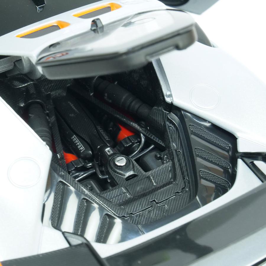 BBURAGO 1/18スケール フェラーリ SF90 XX ストラダーレ ホワイト 18-16020Wの画像