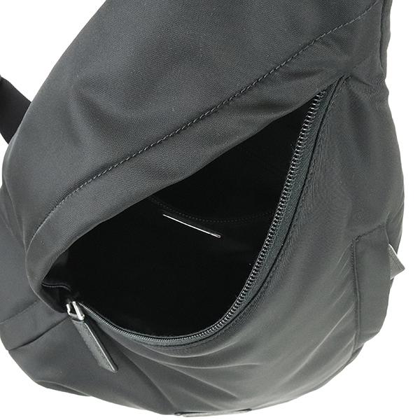 PRADA（プラダ） Re-Nylon サフィアーノレザー ワンショルダーバッグ