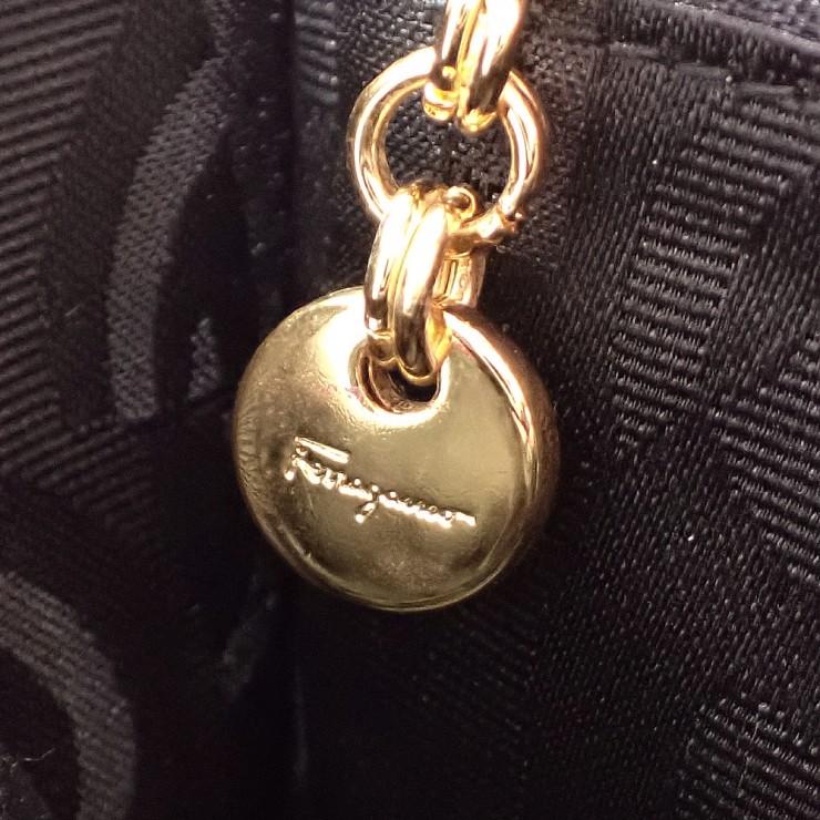 未使用品 Salvatore Ferragamo サルヴァトーレ フェラガモ ヴァラ
