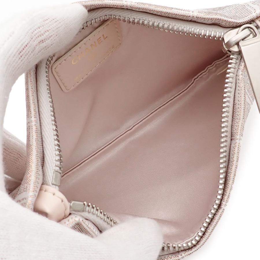 CHANEL（シャネル） 未使用品 ニュートラベルライン ポーチ 小物入れ 