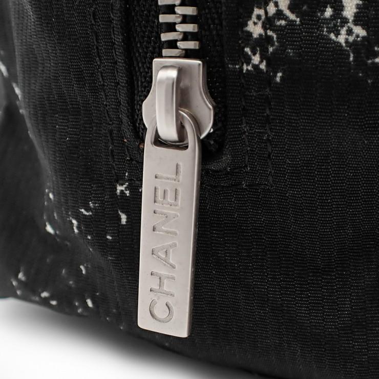 CHANEL（シャネル） 未使用品 旧トラベルライン ポーチ ナイロン