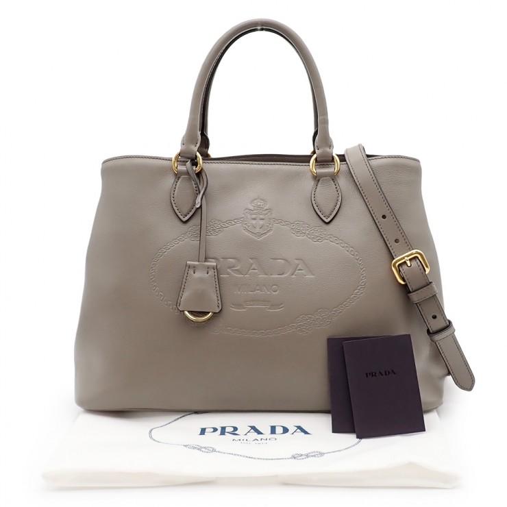 極美品 フルラ ワンダー ハンドバッグ グレー レザー シボ革 ロゴエンボス PRADA（プラダ） 未使用品 エンボスロゴ ハンドバッグ 2wayバッグ