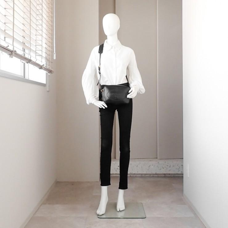 PRADA（プラダ） 未使用品 エンボスロゴ ショルダーバッグ クロス