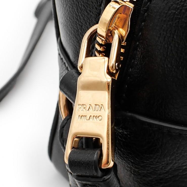 PRADA（プラダ） 未使用品 エンボスロゴ ショルダーバッグ クロス