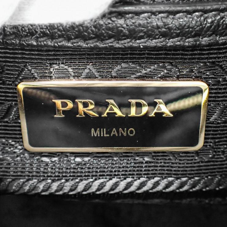 PRADA（プラダ） 未使用品 エンボスロゴ ショルダーバッグ クロス