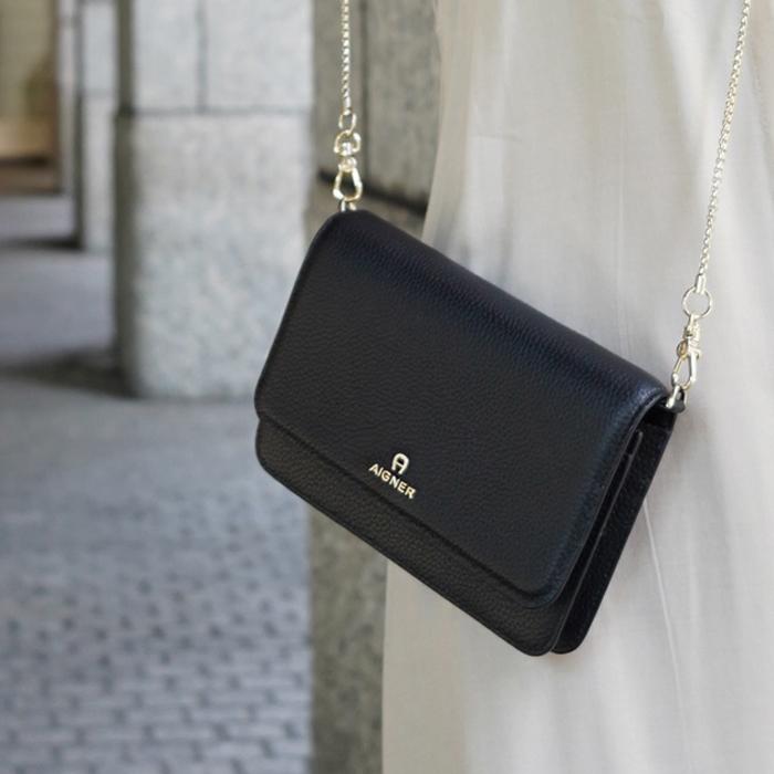送料無料 AIGNER アイグナー ショルダーバッグ ハンドバッグ 送料無料 AIGNER アイグナー ショルダーバッグ ハンドバッグ