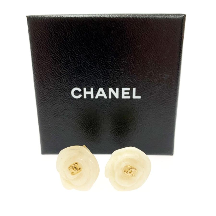 CHANEL シャネル プラスチック GP ココマーク カメリア レディース 1.9cm×1.8cm ホワイト ゴールド 108422 【ラウンドサファイアスタッドイヤリング】 イヤリング