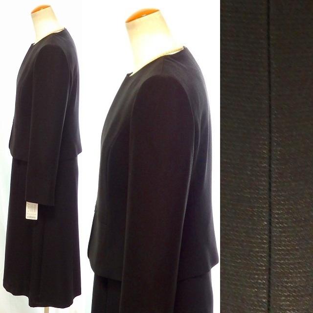 KAZU ITO カズ イトウ  最高品質素材生地 サテンプリーツ切替 微細ボーダー ノーカラー衿 オールシーズン対応 アンサンブルの画像
