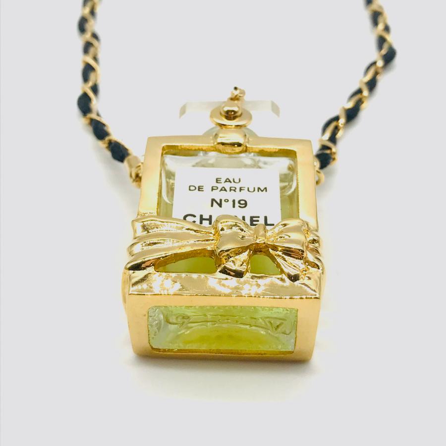 CHANEL シャネル 香水 ネックレス リボン NO19 ゴールド CHANEL シャネル 香水 ネックレス リボン NO19 ゴールド