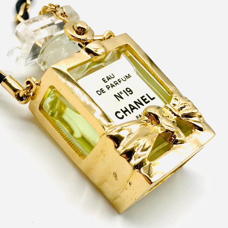 CHANEL シャネル 香水 ネックレス リボン NO19 ゴールド CHANEL シャネル 香水 ネックレス リボン NO19 ゴールド
